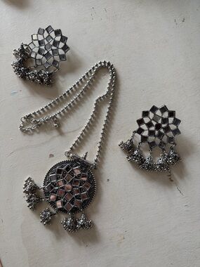 Tesu BoxSilver Mirror-Inlay Round Pendant Necklace + Earrings Jhumka Tassels New